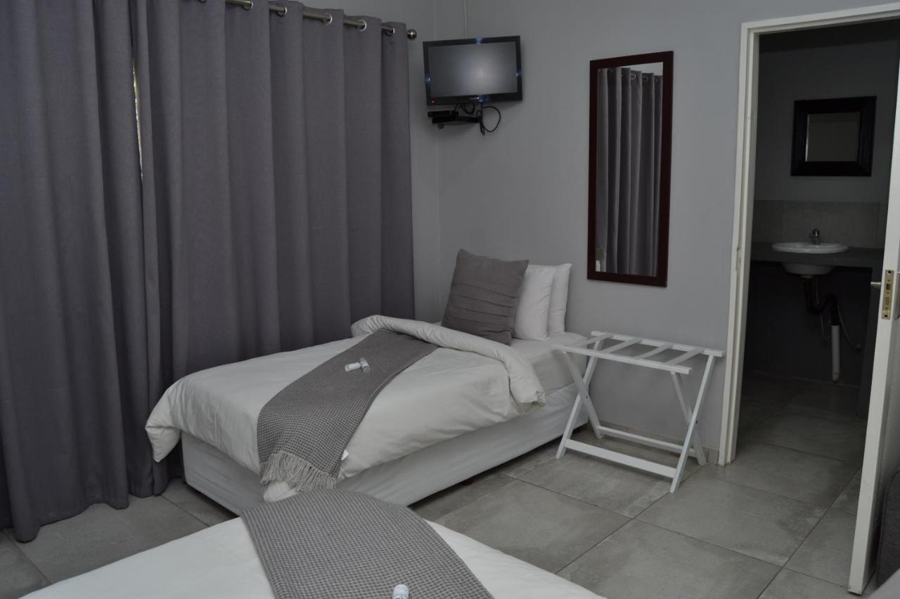 בלומפונטייין African Sands Guesthouse Load Shedding Free מראה חיצוני תמונה